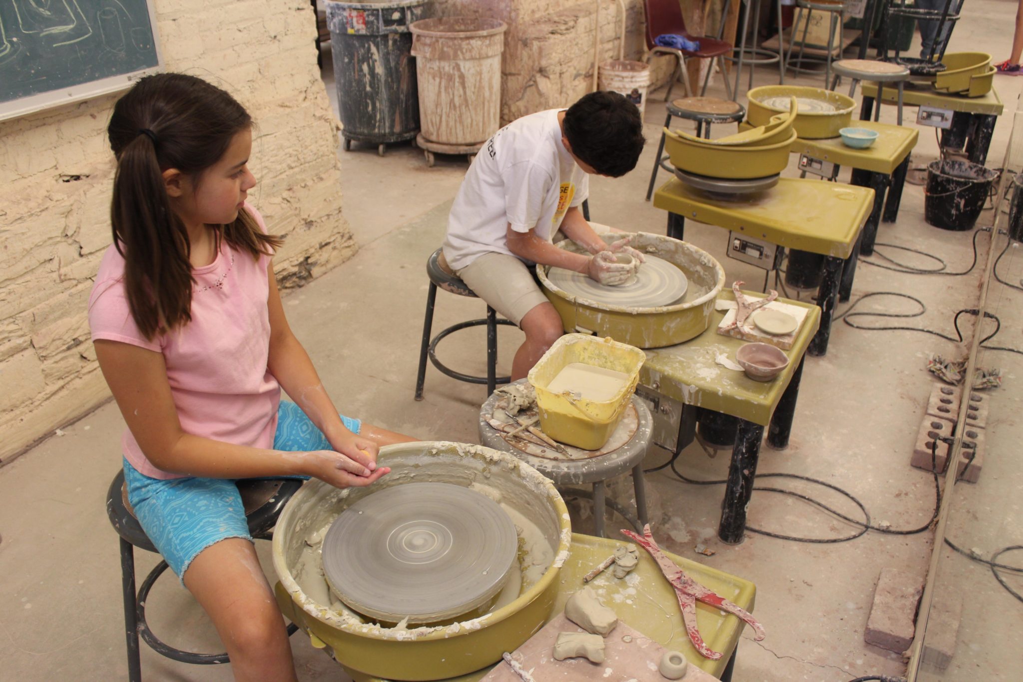 Read more about the article Pre-Teen & Teen Camp: Ceramics Studio (Ages 12–17)